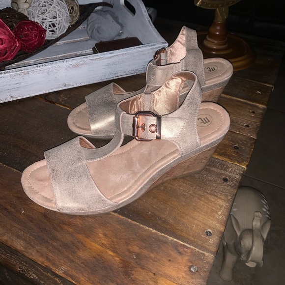 Sandals - Picture 3 of 6